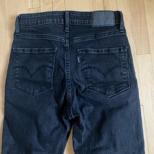 Black Levi’s 721 High Rise Skinny Jeans
